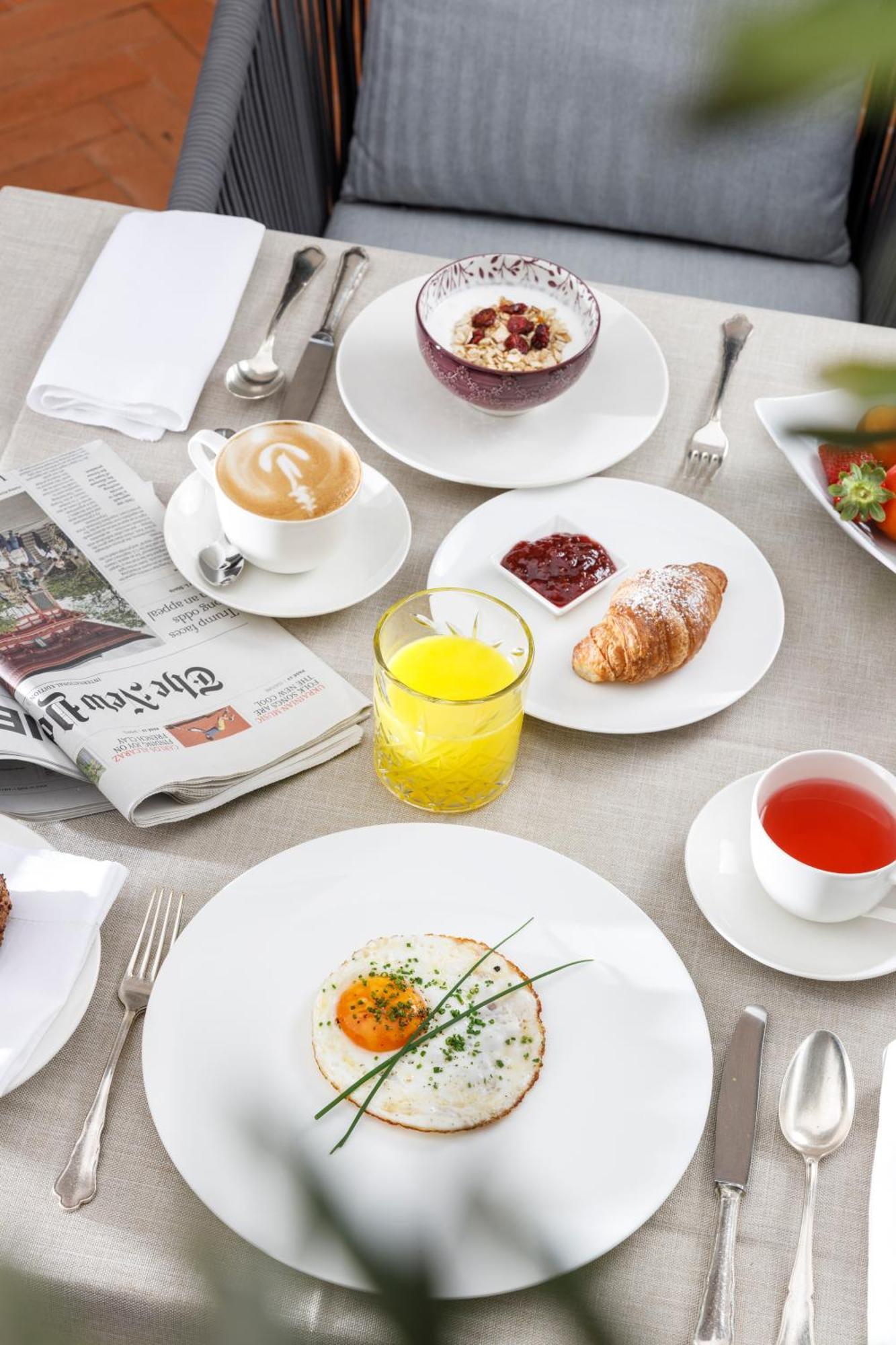 Hotel Pienzenau Am Schlosspark Мерано Экстерьер фото