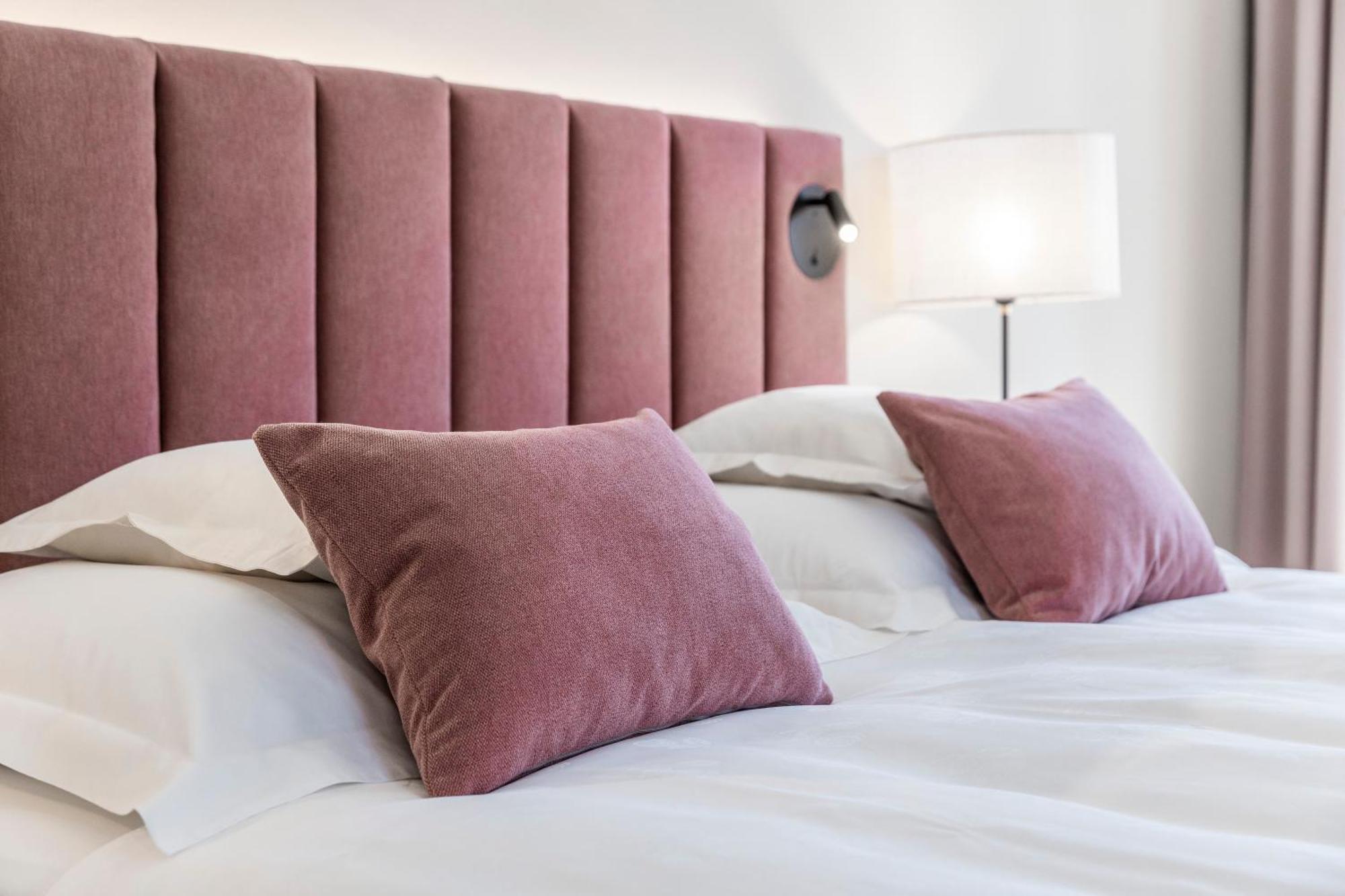 Hotel Pienzenau Am Schlosspark Мерано Номер фото