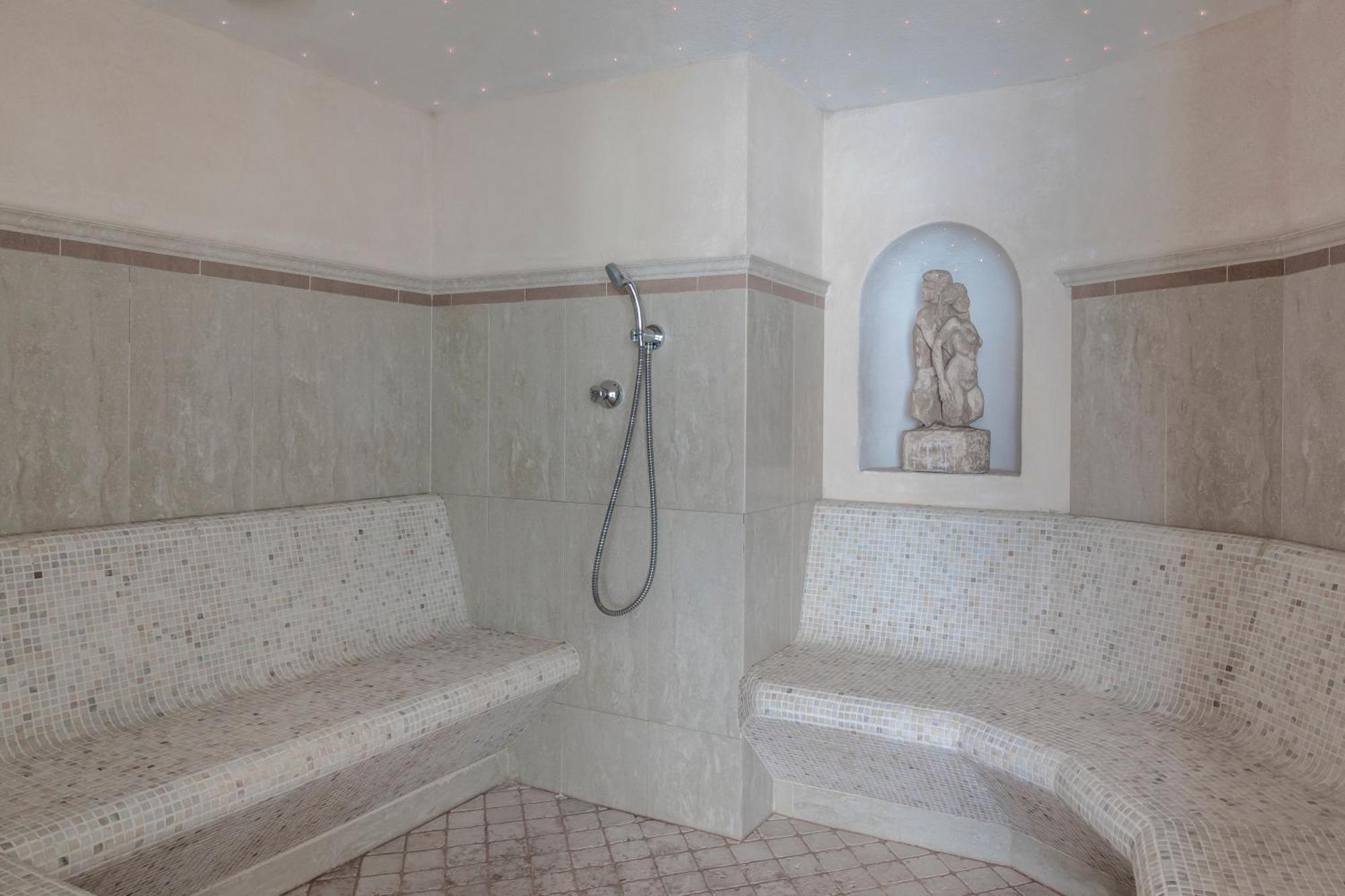 Hotel Pienzenau Am Schlosspark Мерано Экстерьер фото