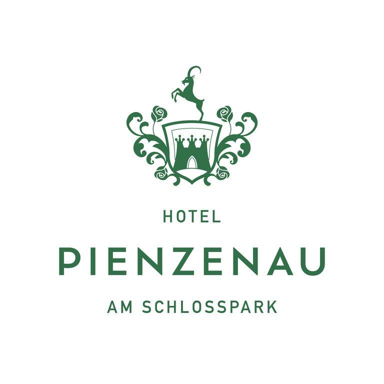 Hotel Pienzenau Am Schlosspark Мерано Экстерьер фото
