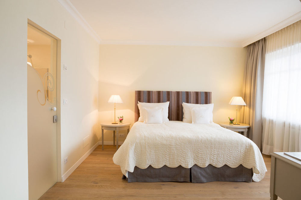Hotel Pienzenau Am Schlosspark Мерано Экстерьер фото