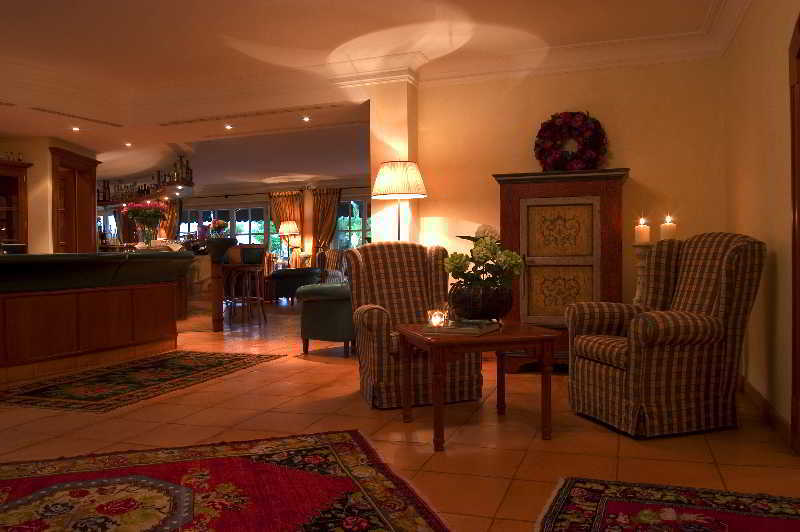 Hotel Pienzenau Am Schlosspark Мерано Экстерьер фото