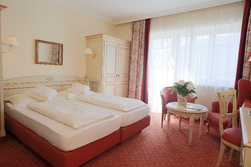 Hotel Pienzenau Am Schlosspark Мерано Экстерьер фото