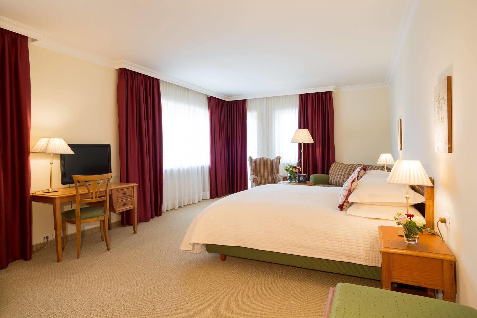Hotel Pienzenau Am Schlosspark Мерано Экстерьер фото