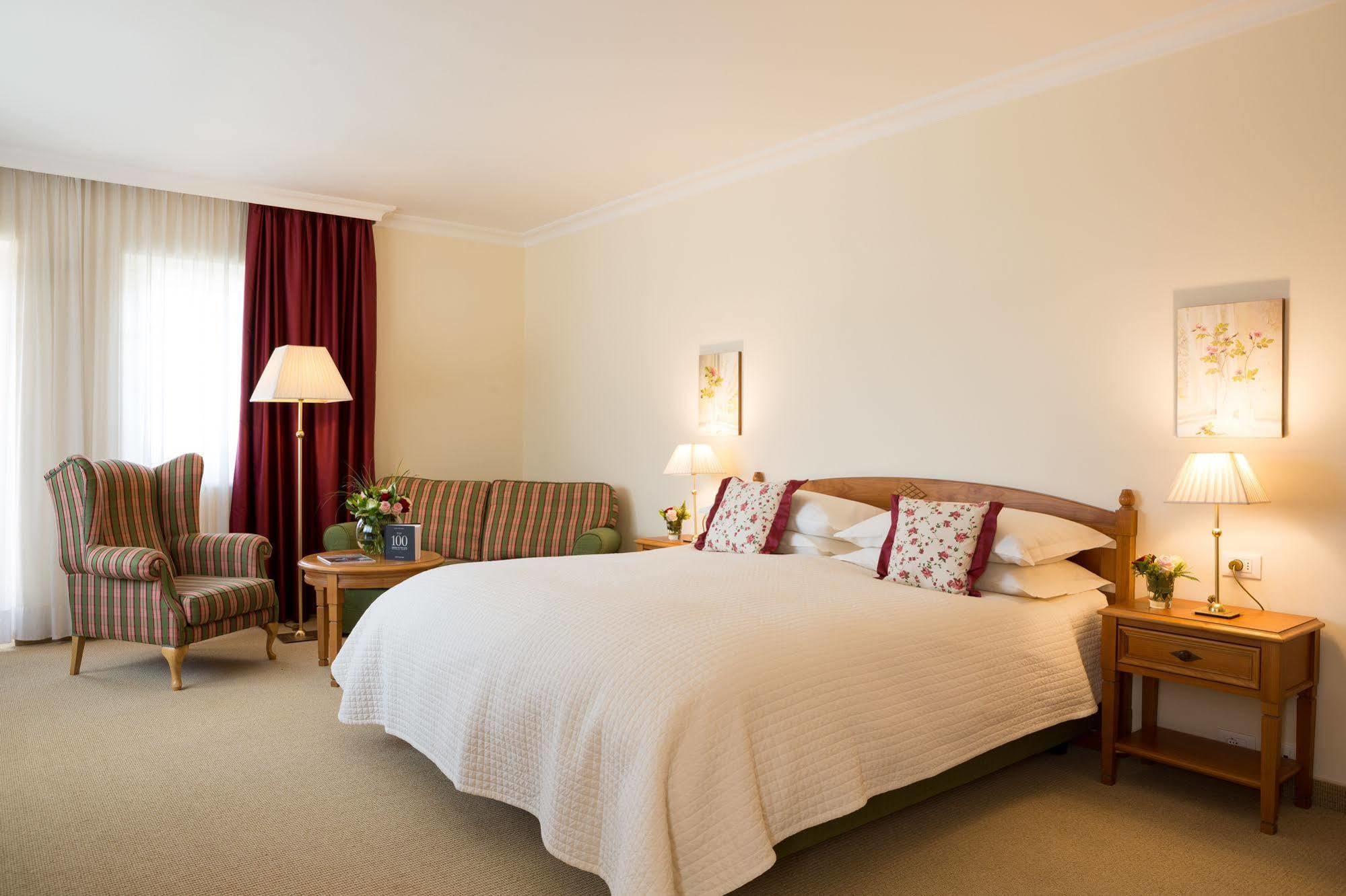 Hotel Pienzenau Am Schlosspark Мерано Экстерьер фото