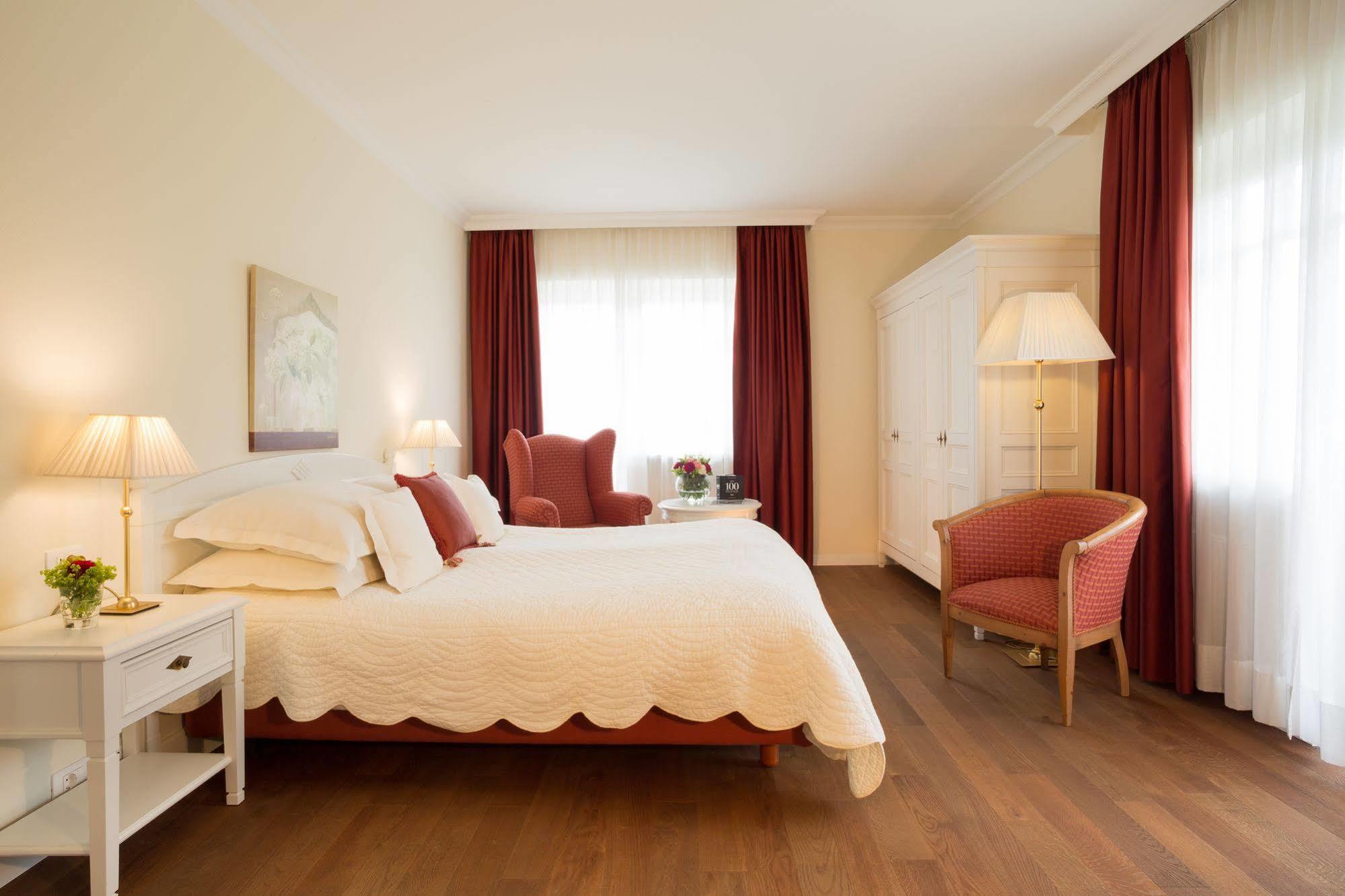 Hotel Pienzenau Am Schlosspark Мерано Экстерьер фото